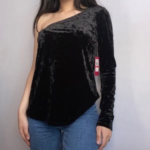 Vince Camuto Black One Sleeve Velvet Top